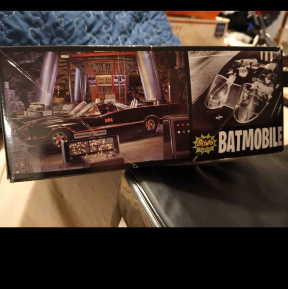 2014 Polar Lights Classic Batmobile DIY Model - Picture 5 of 10